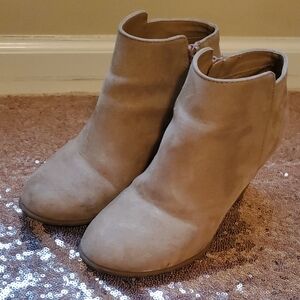 Old Navy Women's Beige Ankle Booties